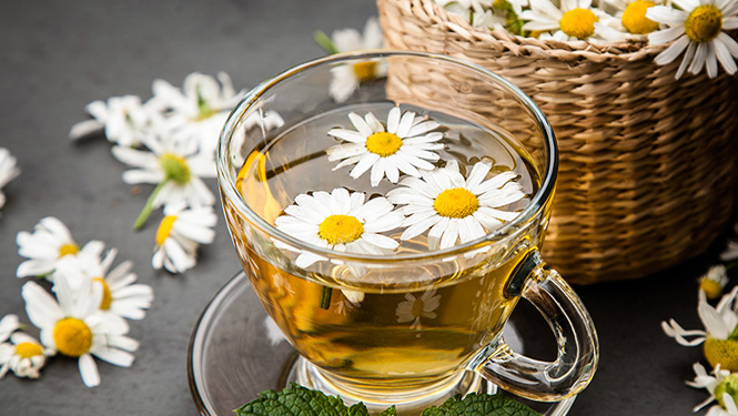 Feverfew is rich in parthenolide, which can be consumed by drinking feverfew tea.jpg