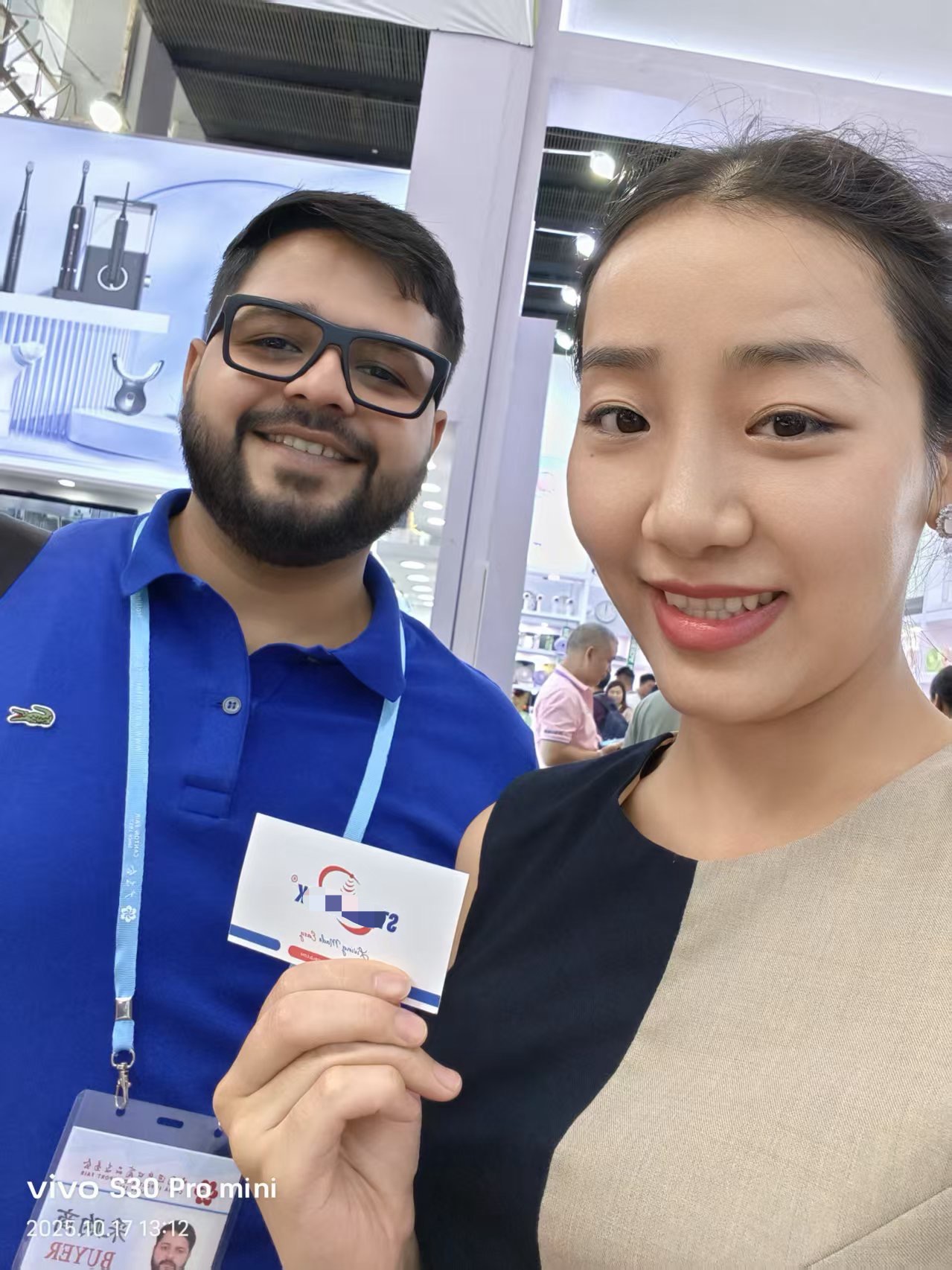 Canton Fair 2025 Highlight: Fuyao’s Strategic Pact with UAE 3C Giant Unlocks Middle East’s Mobile Smart Display Boom