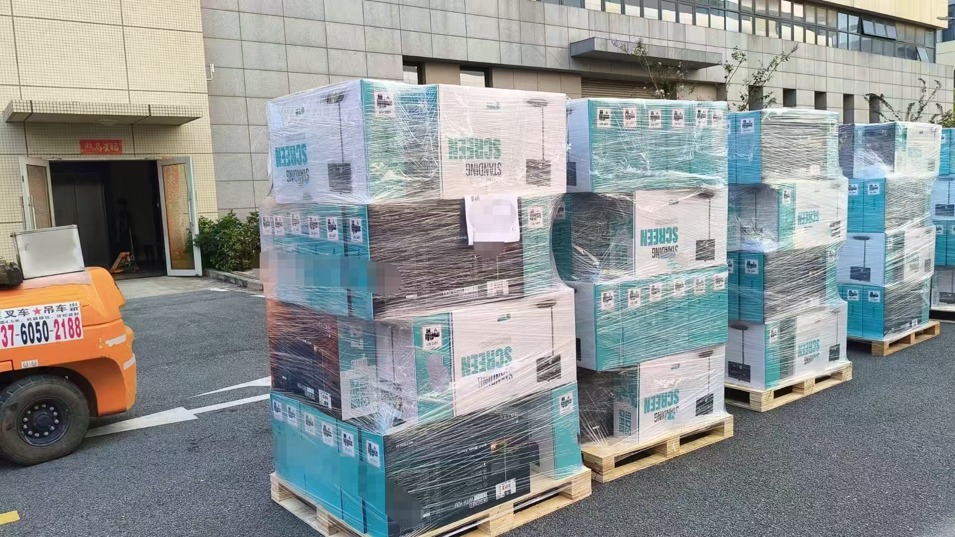 Fymc's Peak Season Delivery: 800 Custom Portable Smart Displays Shipped to Saudi Arabia, Booming Multi-Regional Shipments | Mobile Smart Screen Expert