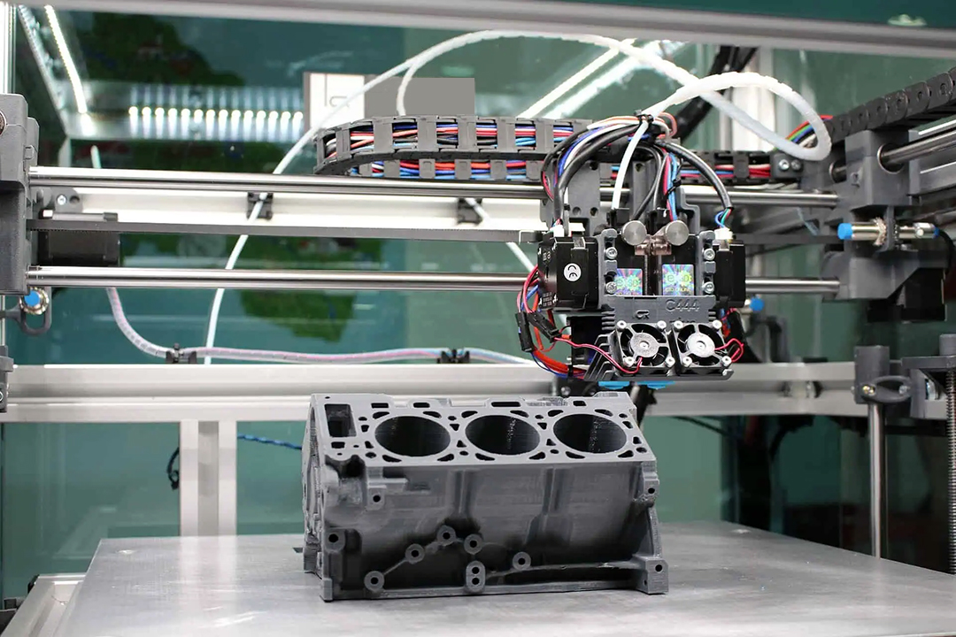 photo of additive manufacturing machine Fotografía de una máquina de fabricación aditiva.