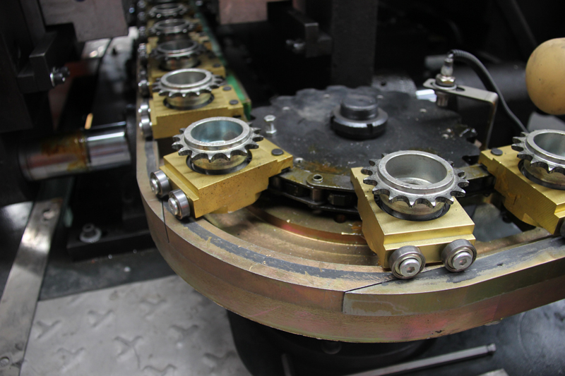 Blow-Molding-Machine6