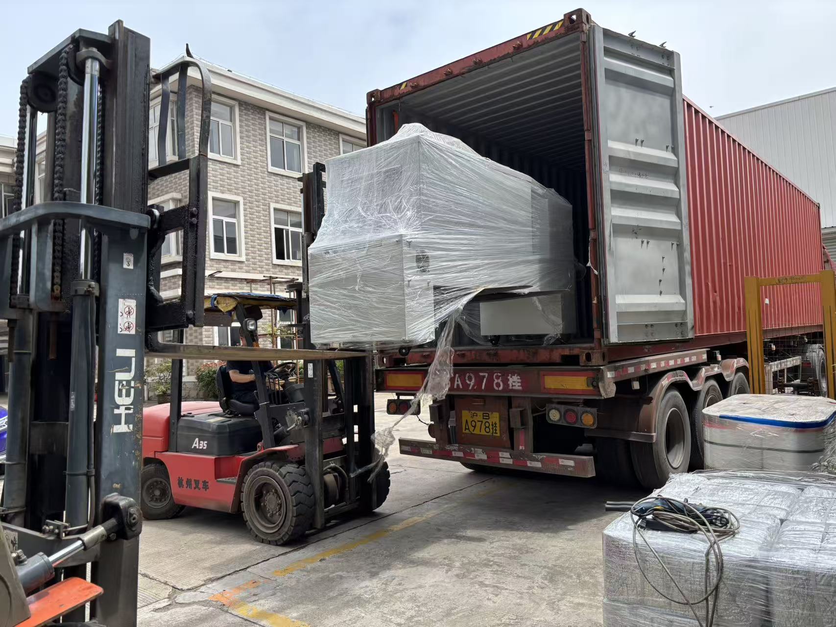 A complete 2,000 BPH bottled water production line successfully shipped to Tonga