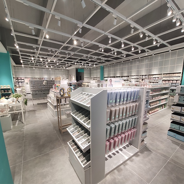 Premiers pas d'un pionnier de l'innovation en matière d'éclairage commercial, remodelant l'éclairage spatial...