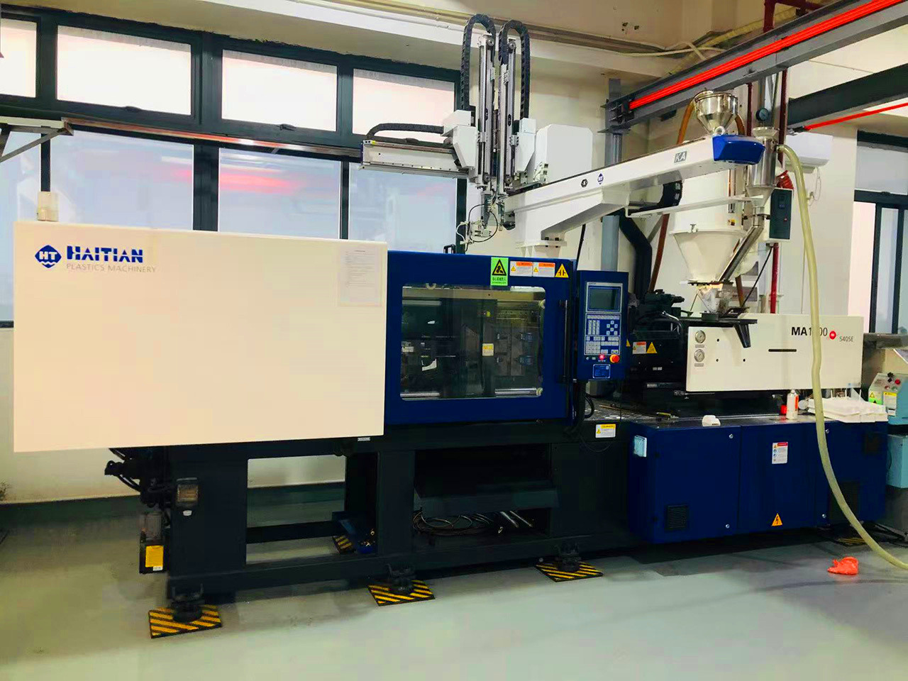 18 Injection Molding Machine