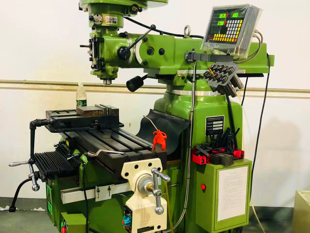 24  CNC Milling Machine