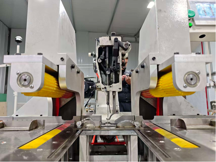 Lingchen Technology LC1500 Series PLC | The Core Engine for "Multi-Axis Synchronous Control" in High-End Sewing Equipment