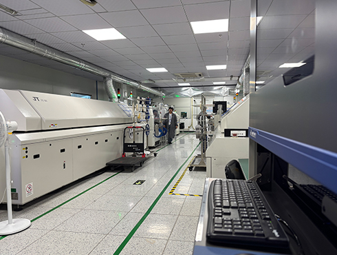 Linea automatica productionis tabularum circuituum