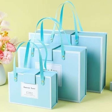 Luxurious Magnetic Portable Business & Birthday Gift Box Customizable Logo Embossing for Candle P...