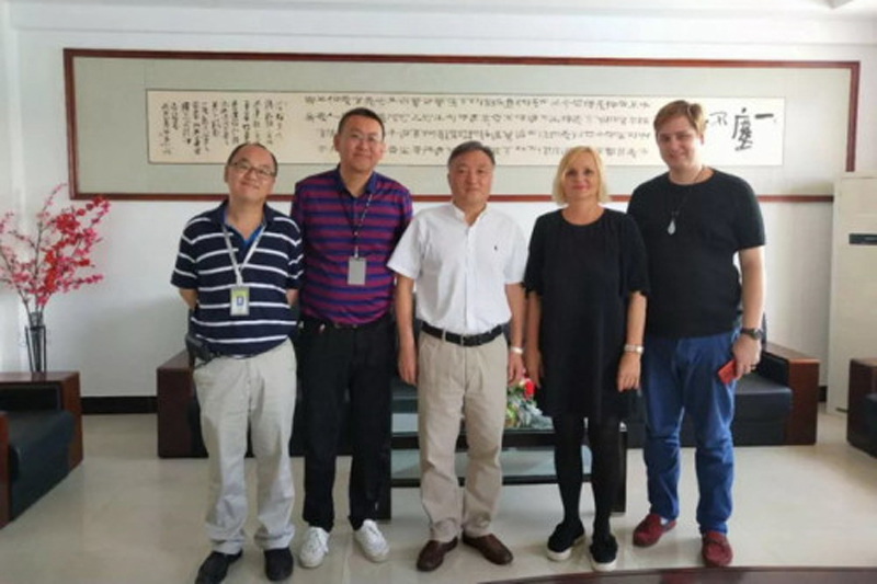 Warmly welcome international customers to visit our company