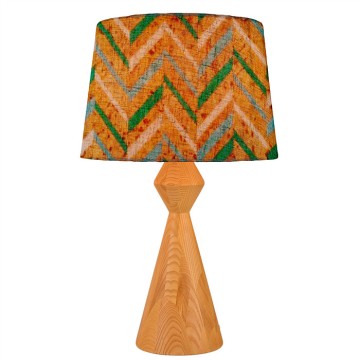 Настольная лямпа з абажуром у багемным стылі