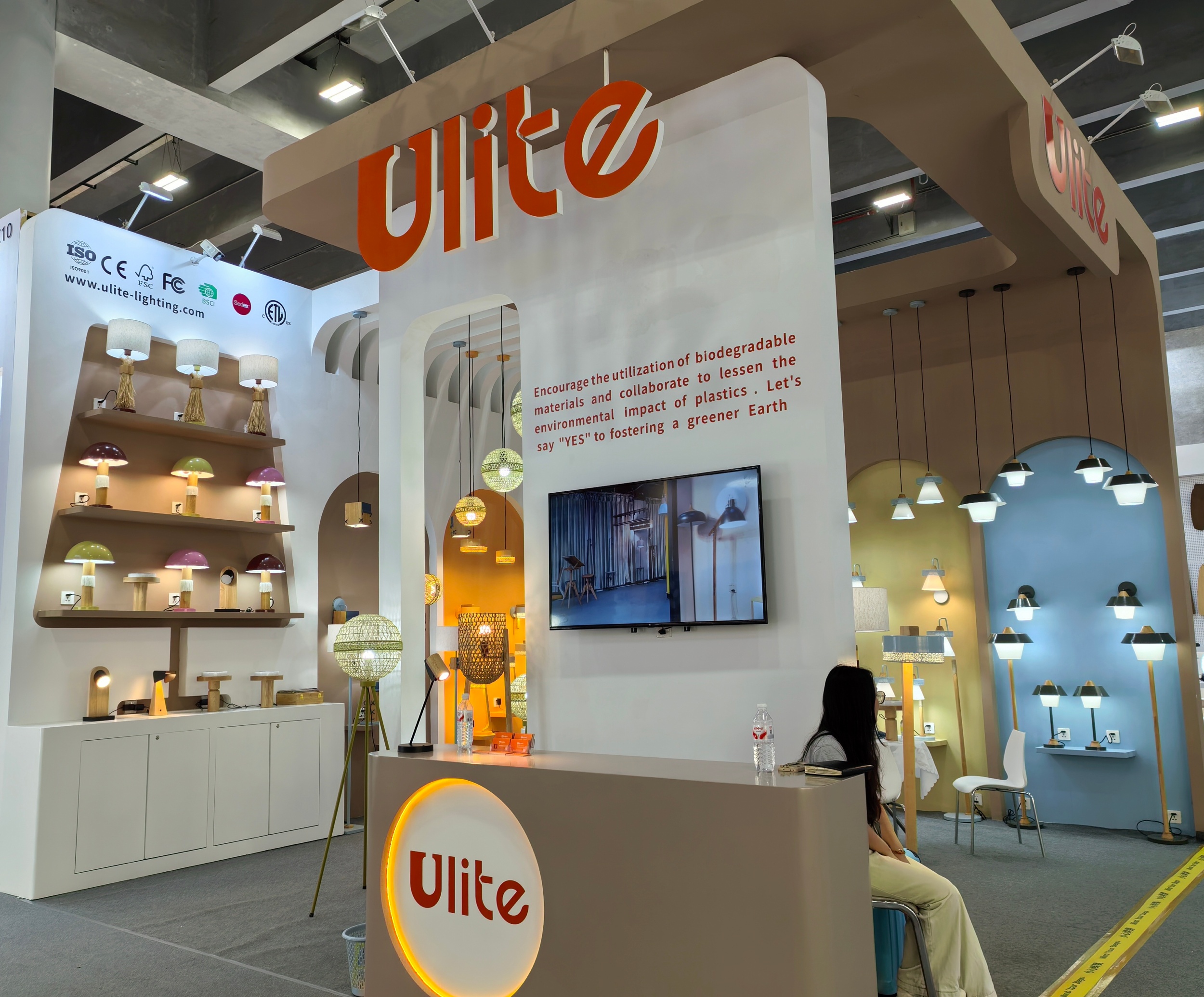 Стратегиялык жарык көргөзмө дизайн: максималдуу таасир жана тартуу