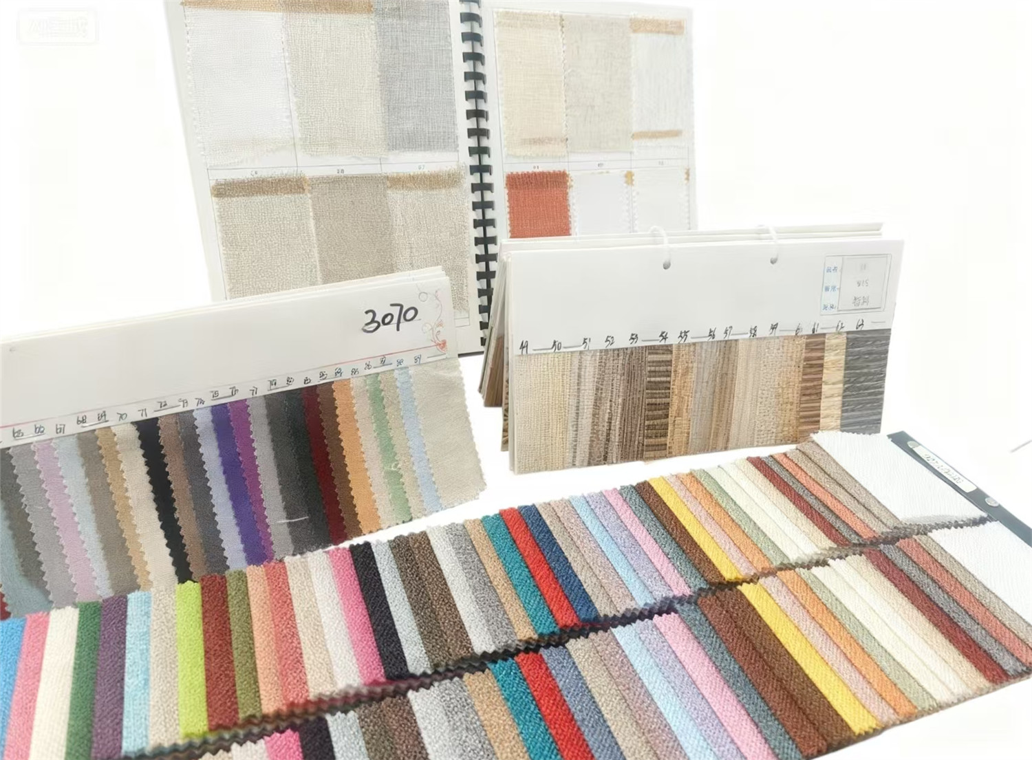 Кездеменин тазалыгы: Декоративдик лампаларыңыз үчүн текстилдик түстөрдүн үлгүлөрүн туура тандоо