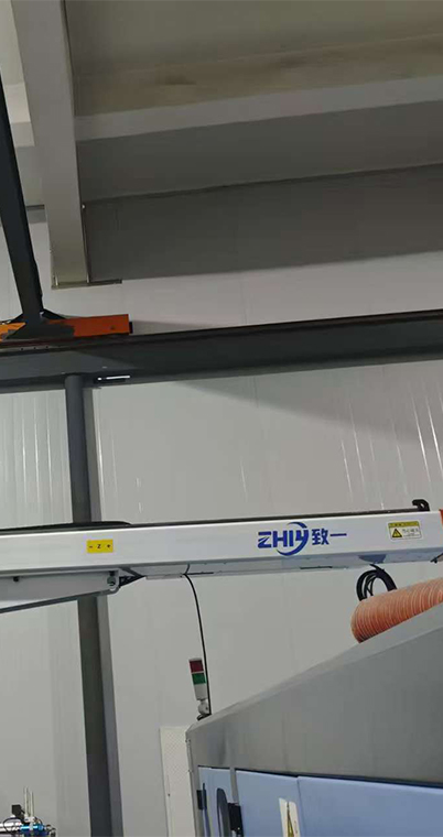 High-speed blow molding machine sorting robot (2)