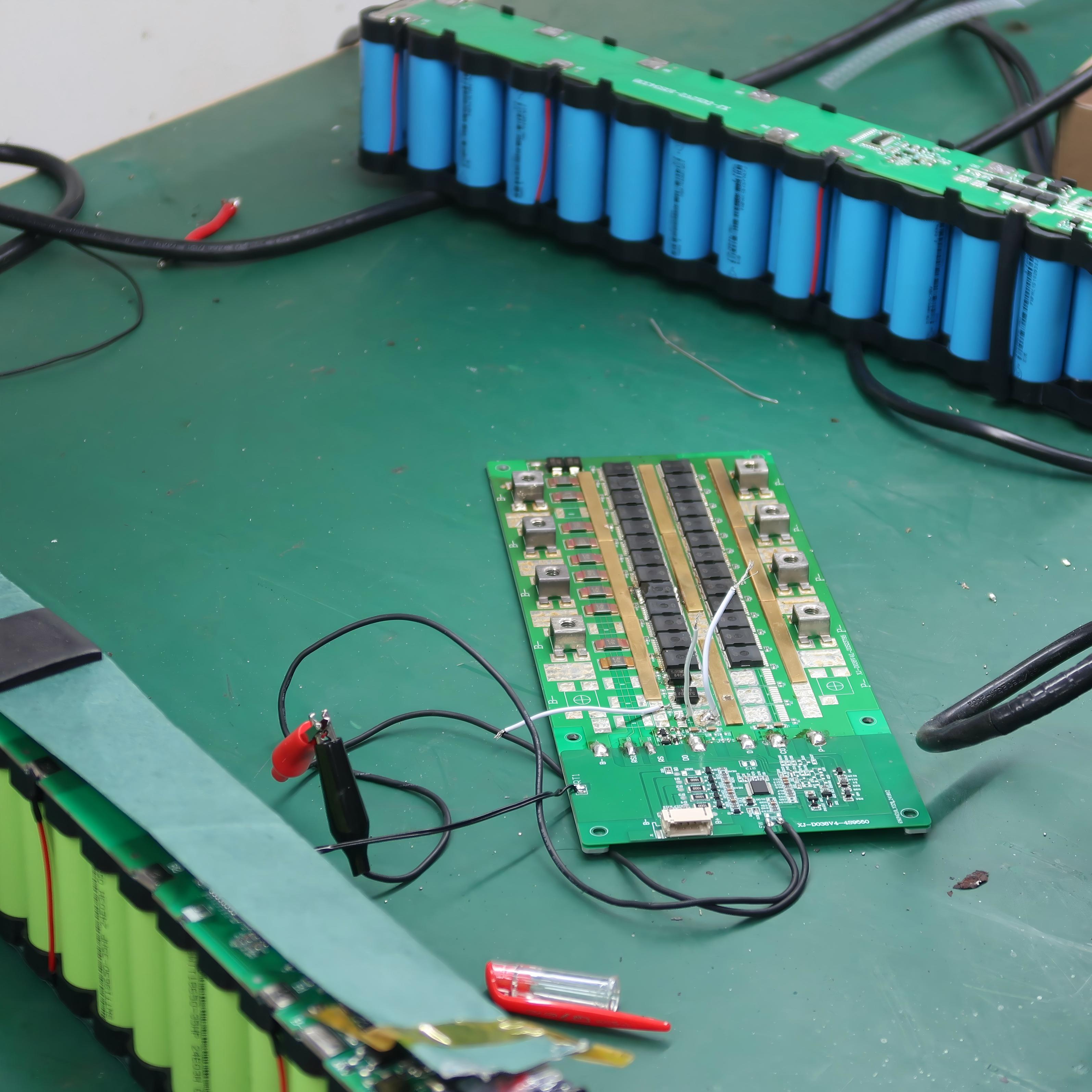Batteries au lithium : comment elles fonctionnent et pourquoi votre BMS a besoin d’un interrupteur basse consommation
