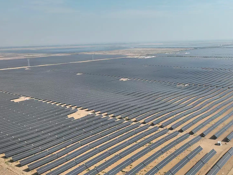 desert photovoltaic panels