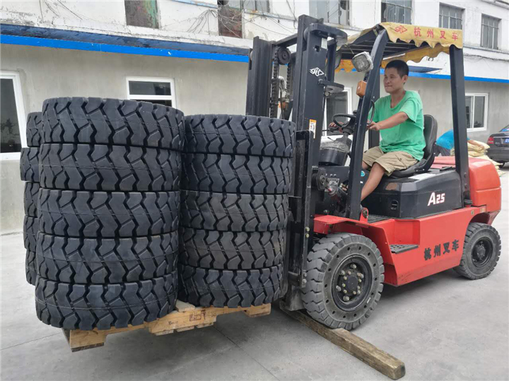 Forklift Solid Tires with Holes (1)