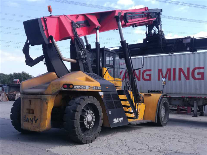 Reach Stacker (1)
