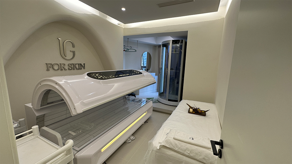 Should You Wear Sunscreen in a Tanning Bed? What You Need to Know Before Tanning