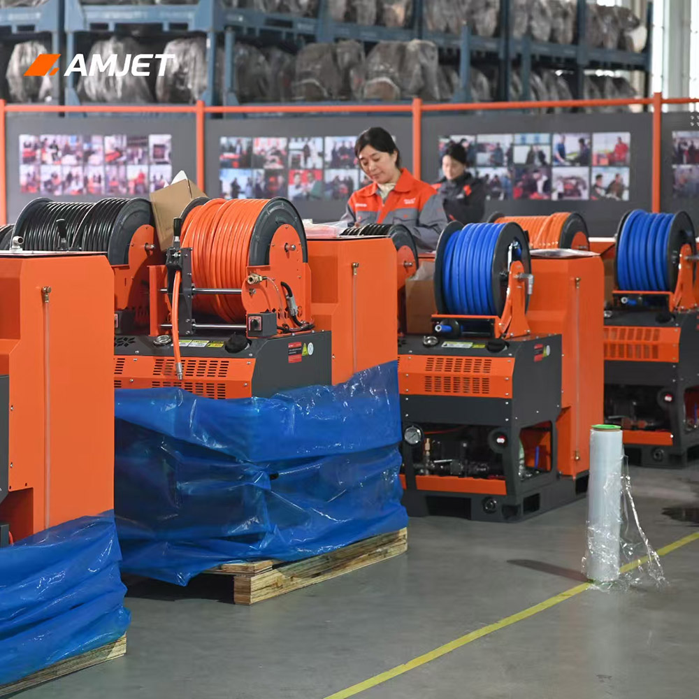 amjet高圧下水管洗浄機.jpg