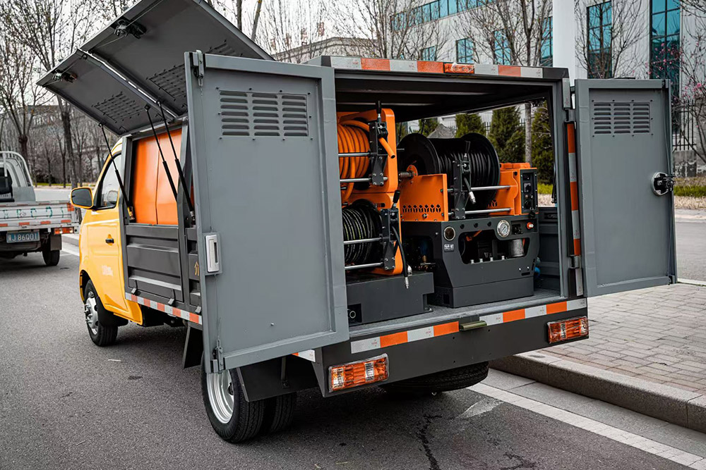 Mobile sewer jetting vehicle rear view.jpg