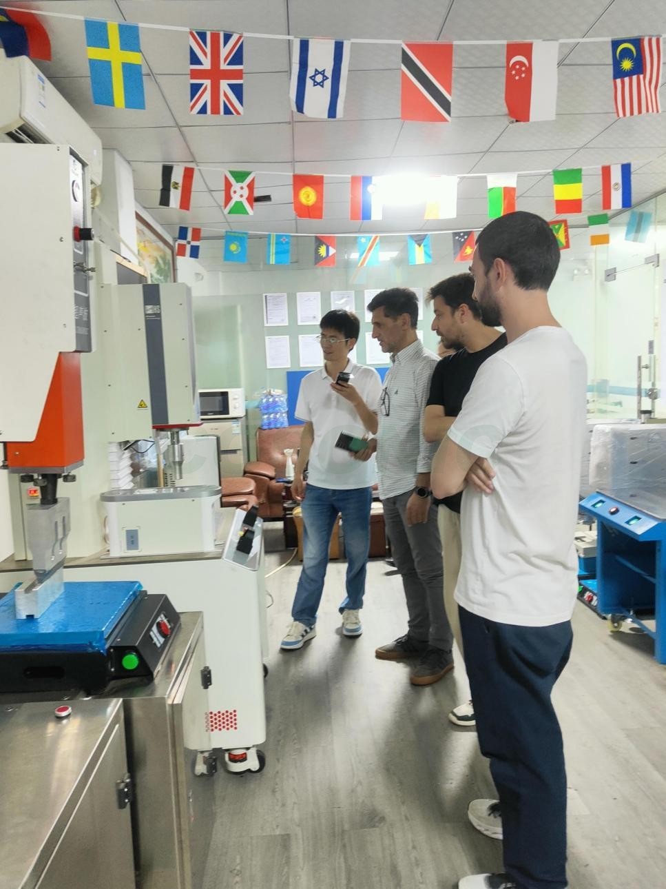 Argentine customers visited Chengguan Intelligent Ultrasonic Factory to exchange and explore new opportunities for cooperation