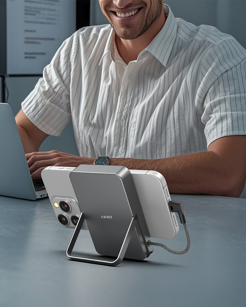 10-charing and playing iphone