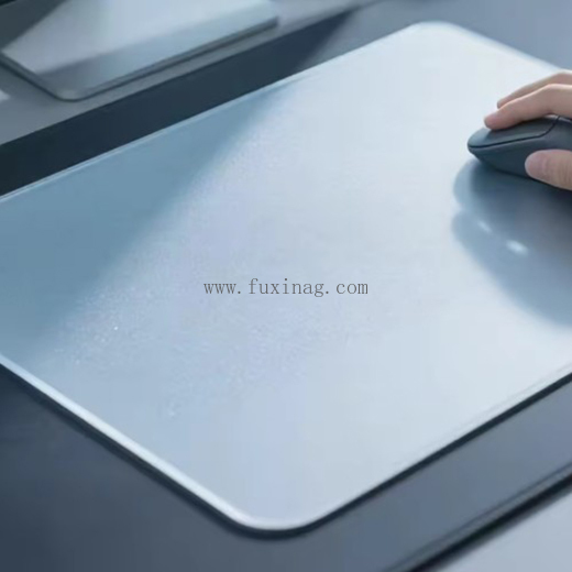 Pad Llygoden Barugog Clir Maint wedi'i Addasu Gwydr Tymherus yn Cefnogi Argraffu Digidol ac UV mewn Stoc ar gyfer Mat Desg Hapchwarae E-Chwaraeon Sŵn Isel Tryloyw