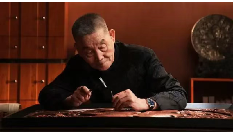 Master Meng Deren used chiseling as a brush, striving for excellence and achieving the ultimate in the minute details to reach the vast