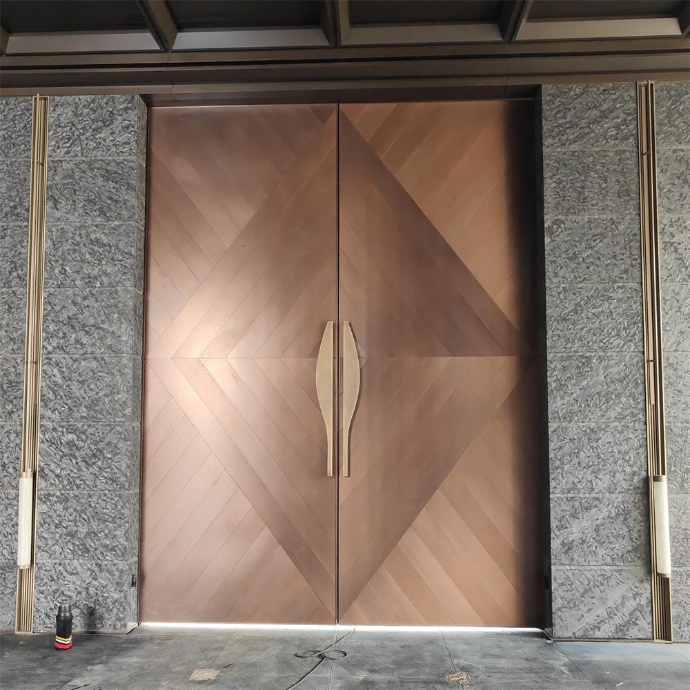 The courtyard gate is made of small copper plates spliced together