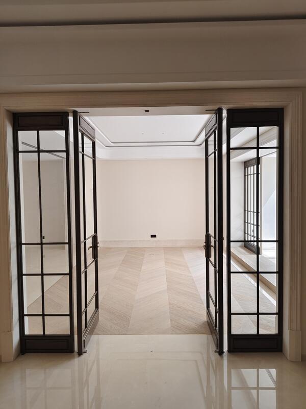 Interior Ultra-Narrow Glass Swing Door
