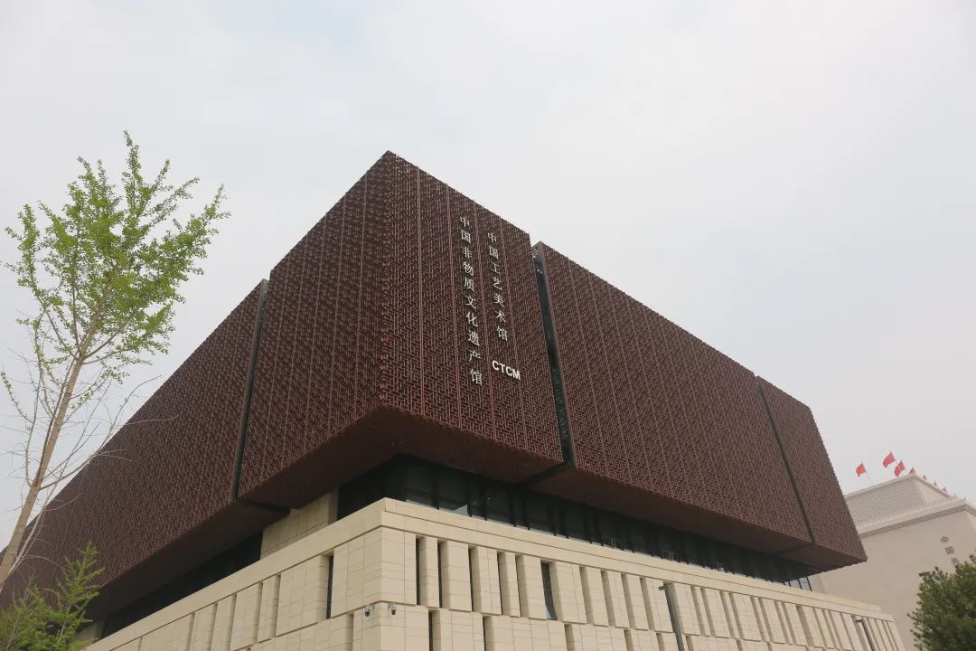 China Museum of Art and Crafts China Museum of Non-Heritage Ultra-high Glass Copper Door Containing Mysteries, Ruimao Copper Art Dedicated to China's Outstanding Traditional Culture with Awe1.jpg