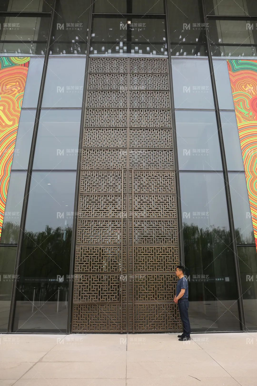 China Museum of Art and Crafts China Museum of Non-Heritage Ultra-high Glass Copper Door Containing Mysteries, Ruimao Copper Art Dedicated to China's Outstanding Traditional Culture with Awe3.jpg