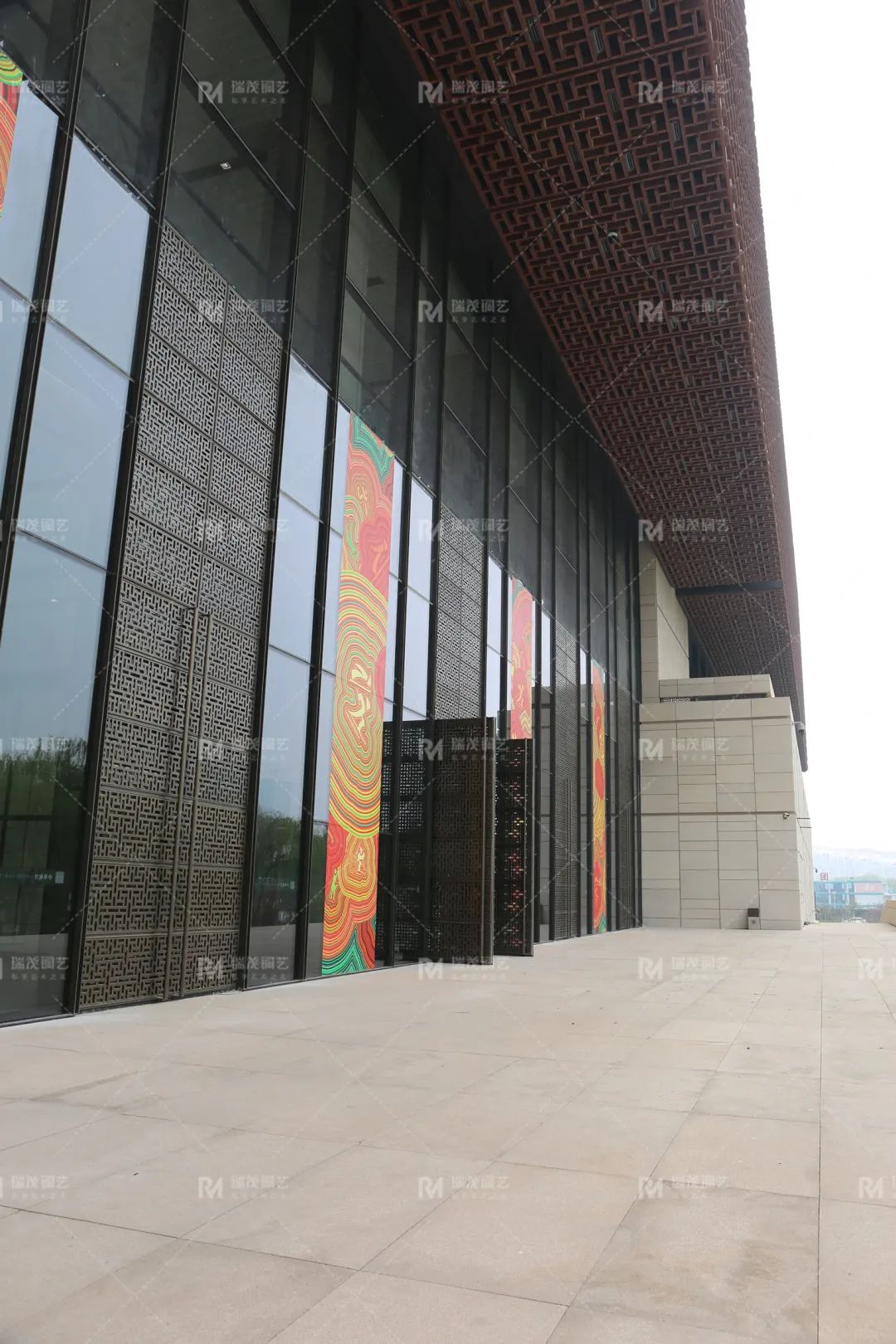China Museum of Art and Crafts China Museum of Non-Heritage Ultra-high Glass Copper Door Containing Mysteries, Ruimao Copper Art Dedicated to China's Outstanding Traditional Culture with Awe6.jpg