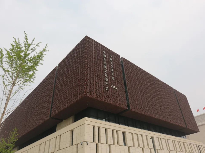 China Museum of Art and Crafts China Museum of Non-Heritage Ultra-high Glass Copper Door Containing Mysteries, Ruimao Copper Art Dedicated to China's Outstanding Traditional Culture with Awe