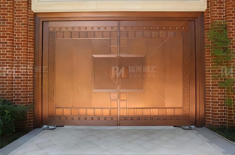 Xian Ziyingtai Artisan Copper Courtyard Gate detail (1).jpg