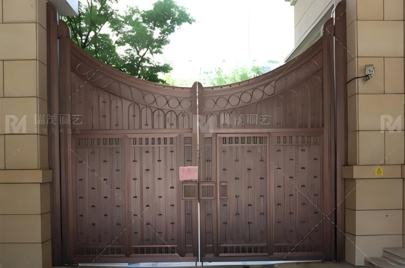 Xian Ziyingtai Artisan Copper Courtyard Gate detail (2).jpg