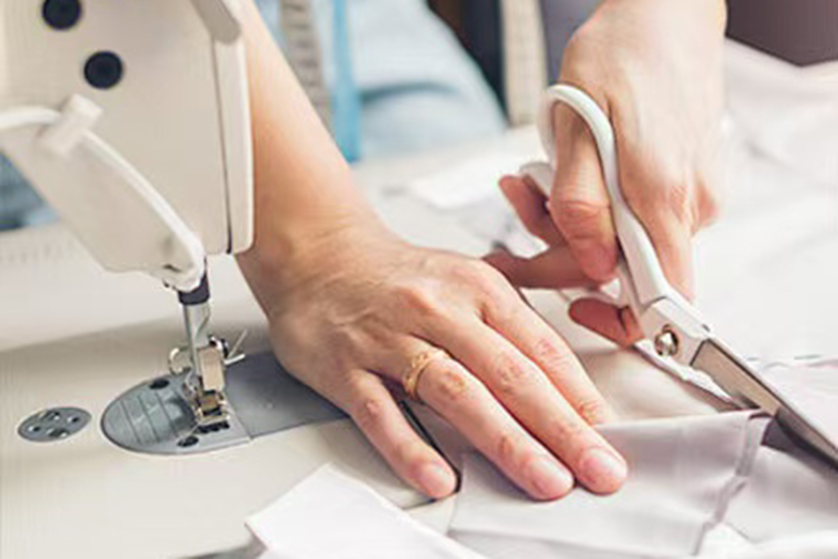 Luggage factory production process-cutting
