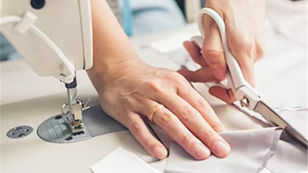 Luggage factory production process-cutting