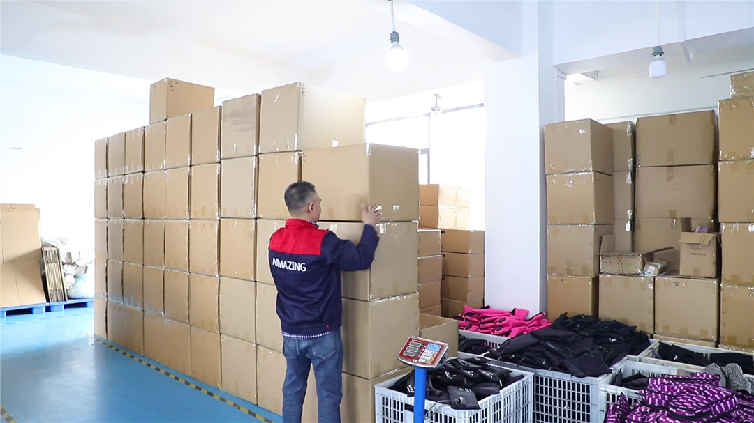 Luggage factory production process-packing
