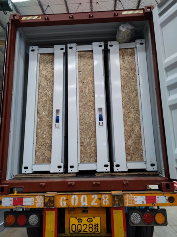Kartons in Container verpacken.jpg