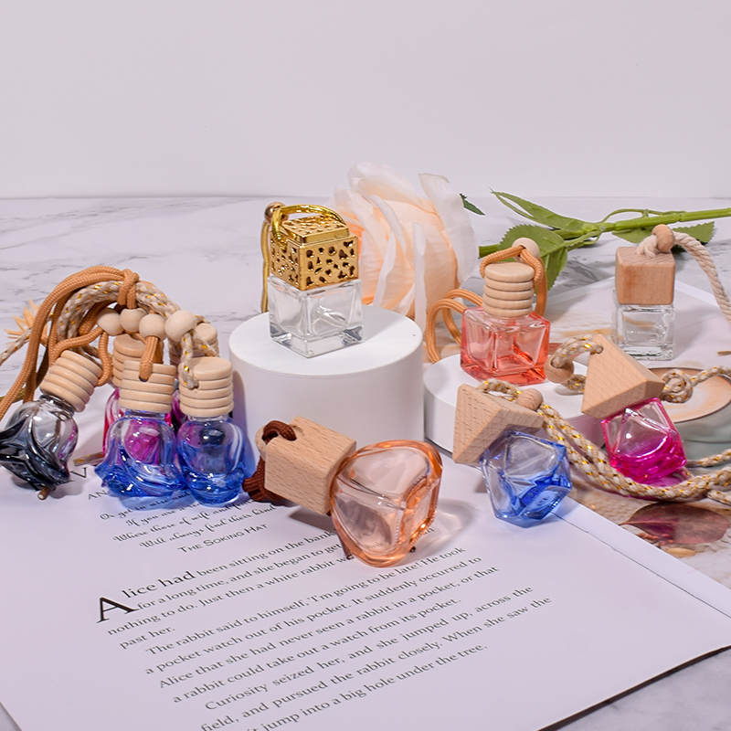 नई कार परफ्यूम की बोतल