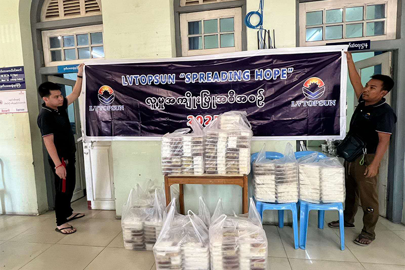 Charity Event Delivers 2,000 Lunch Boxes to Those in Need