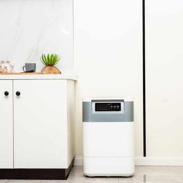 Kitchen waste processor with a daily processing capacity of 2KG