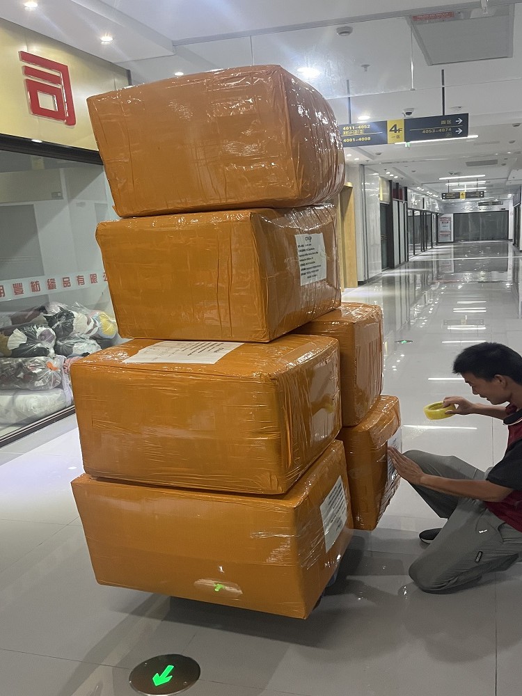Carton packing  (8)