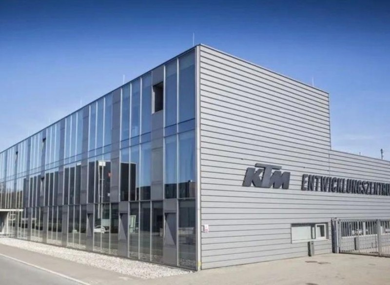 Spain-KTM Entwickiungszintcum