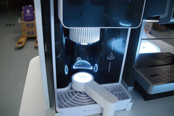 Nueva cafetería robot abierta 011
