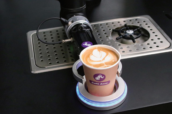 Open robot latte art coffee bar 6