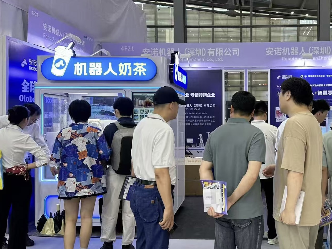 Visitors experiencing Anno Robot