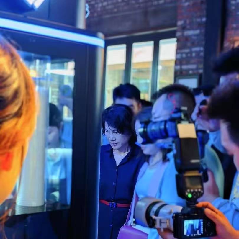 Technology Meets Wellness: Anno Robot Joins Forces with GREE's "Dong Mingzhu Healthy Living Hub" for Inner Mongolia Debut