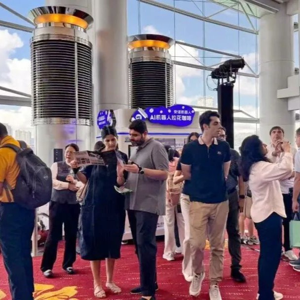 De volgende stap: hoe Anno Robot de wereldwijde AI-revolutie in de drankenindustrie aanvoert na triomf op de Hong Kong Electronics Fair.